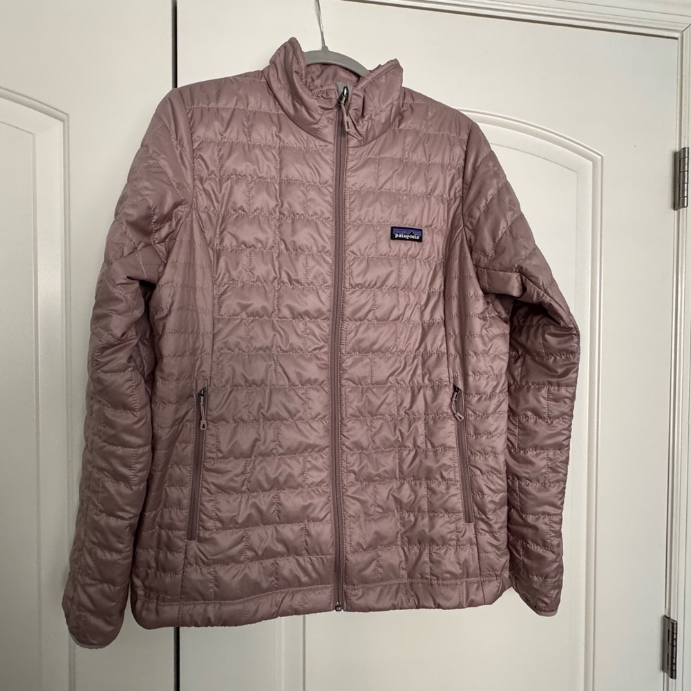 Women’s Patagonia Nano Puff Jacket! Excellent condition.